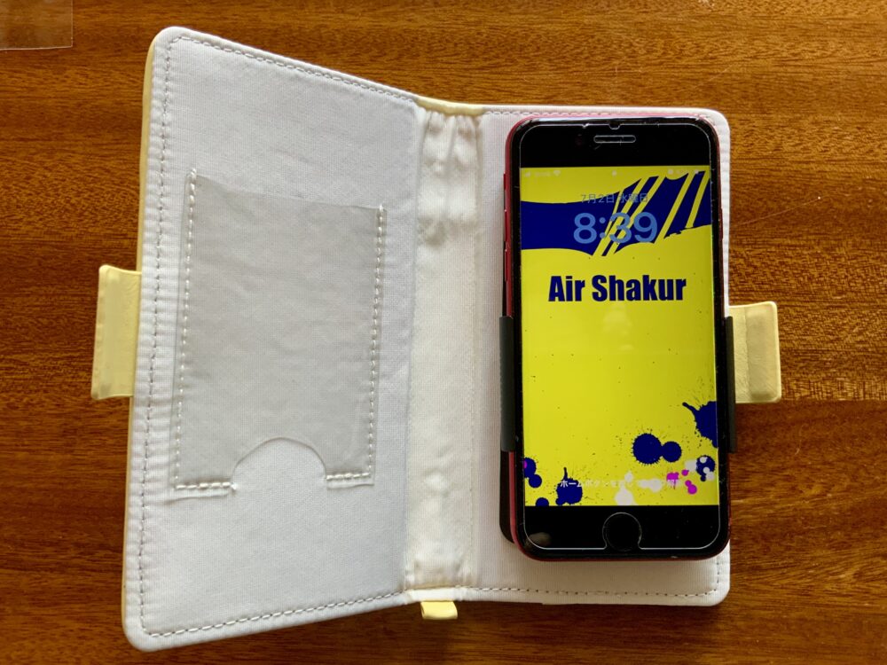 写真がはさめる手帳型スマホケース